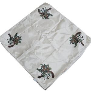 St Nicholas Square set of 8 napkins with‎ Holly and Pinecones